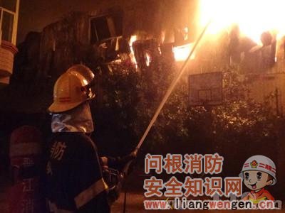 泉州消防鏖战3个多小时成功扑灭晋江一厂房火灾